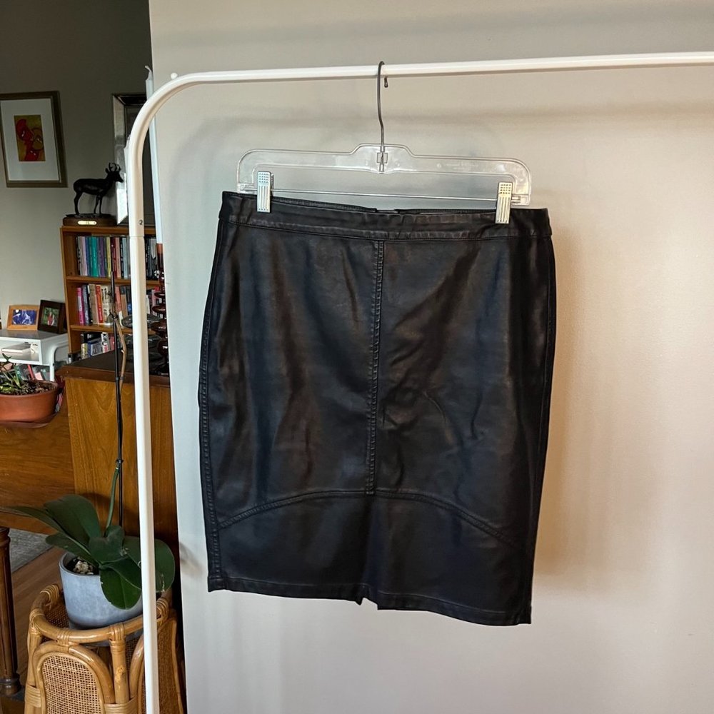 Faux Leather Zip-up Skirt / minimum / Size 40